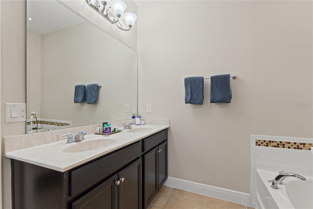 Davenport, Florida, 33837, United States, 5 Bedrooms Bedrooms, ,5 BathroomsBathrooms,Residential,For Sale,1999556