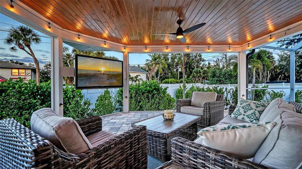 Sarasota, Florida, 34242, United States, 3 Bedrooms Bedrooms, ,2 BathroomsBathrooms,Residential,For Sale,1992857