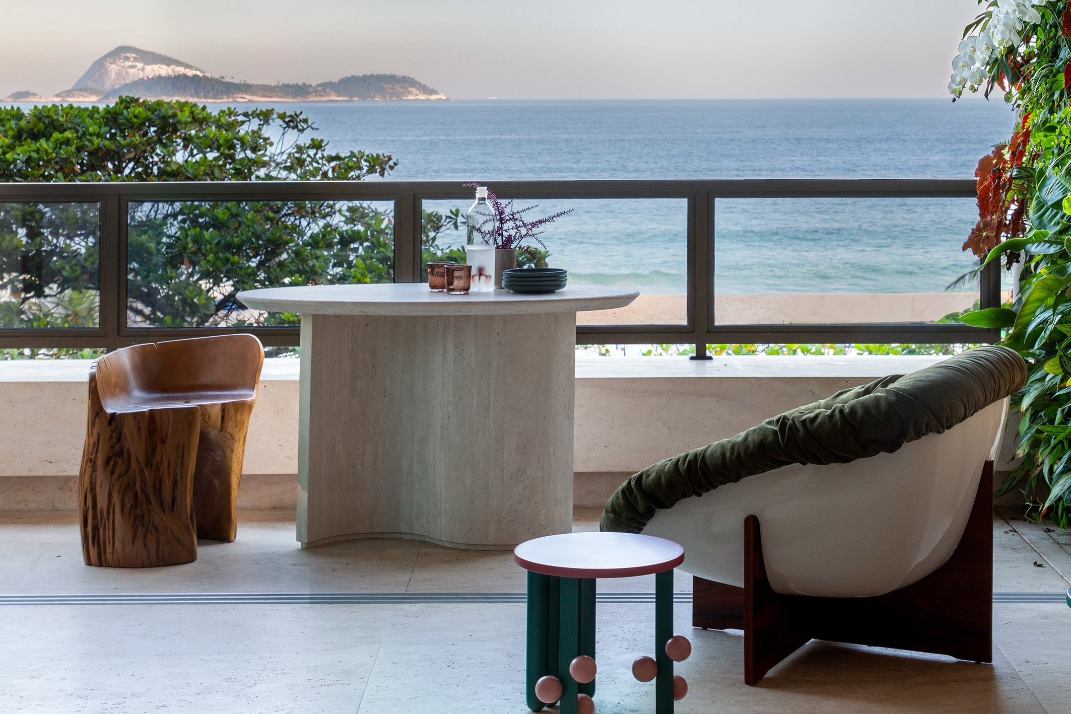  Contemporary oceanfront residence in Ipanema