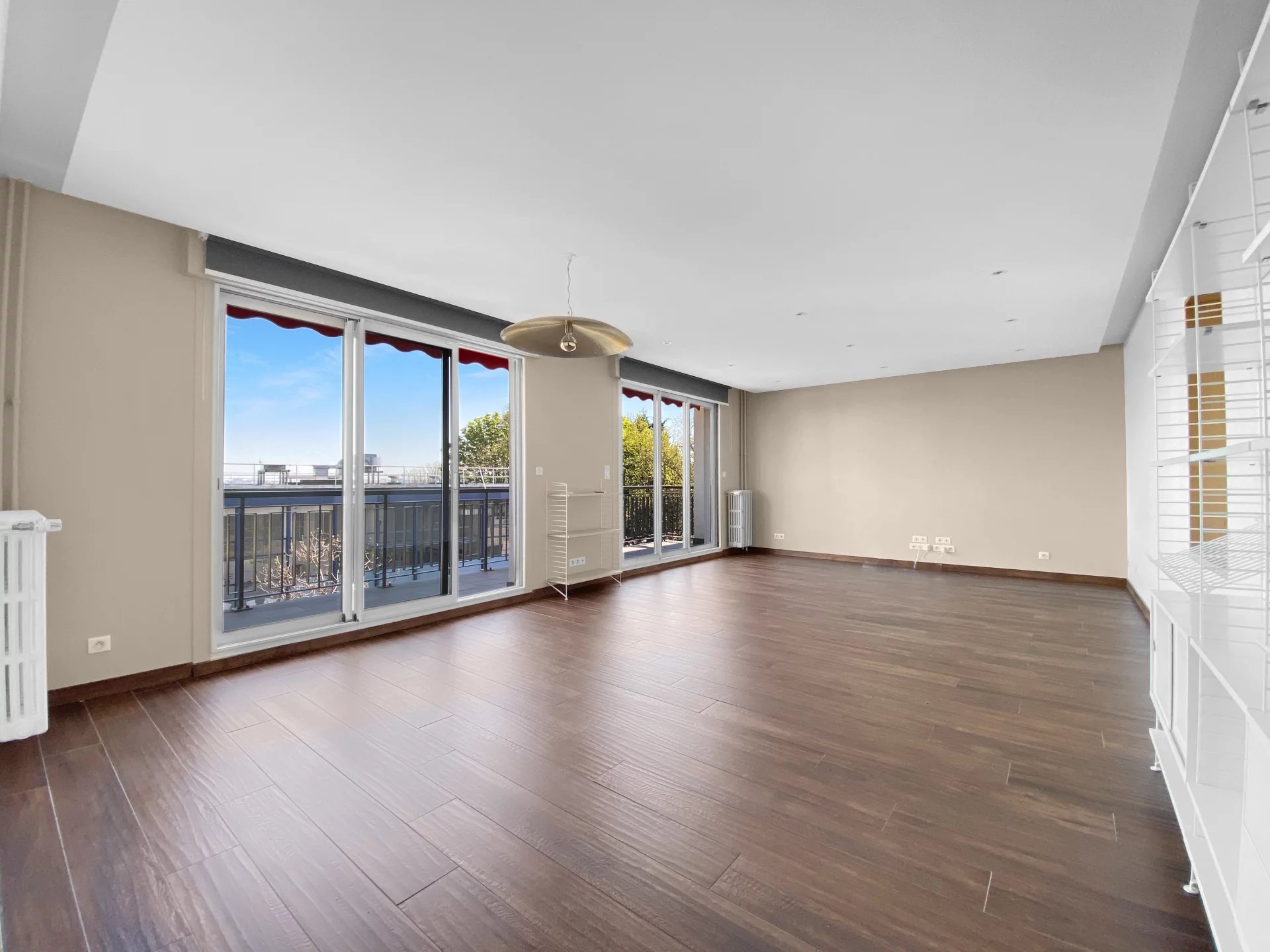 Suresnes, Île-de-France, 92150, FR, 5 Bedrooms Bedrooms, ,3 BathroomsBathrooms,Residential,For Sale,1932825