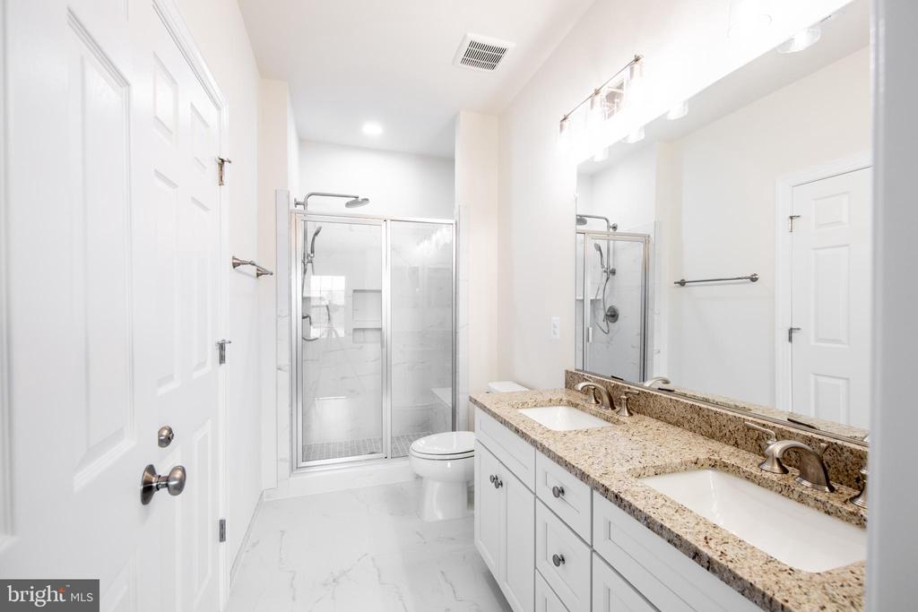 Oak Hill, Virginia, 20171, United States, 1 Bedroom Bedrooms, ,2 BathroomsBathrooms,Residential,For Sale,1984507