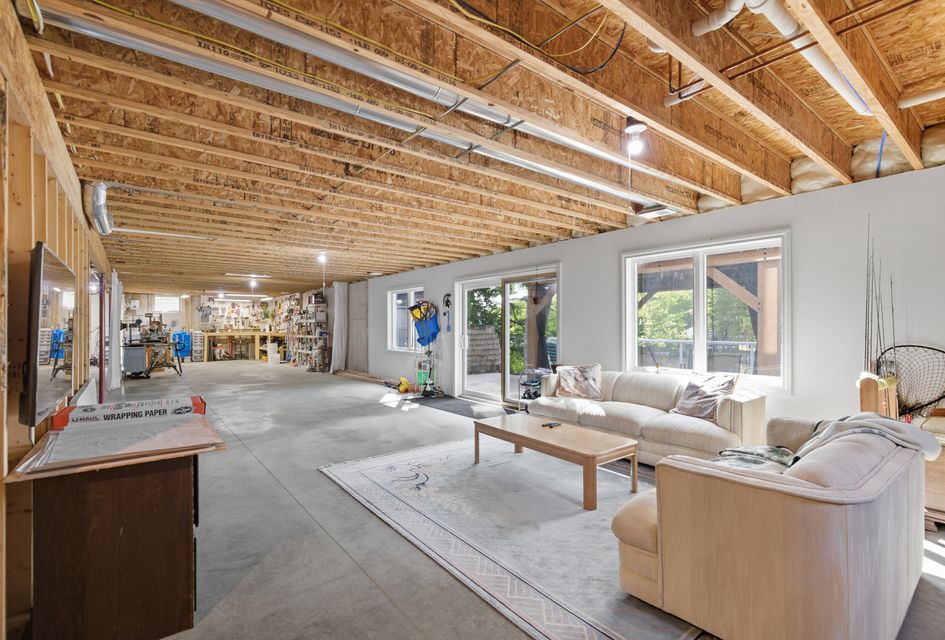 Big Rapids, Michigan, 49307, United States, 3 Bedrooms Bedrooms, ,4 BathroomsBathrooms,Residential,For Sale,1976014