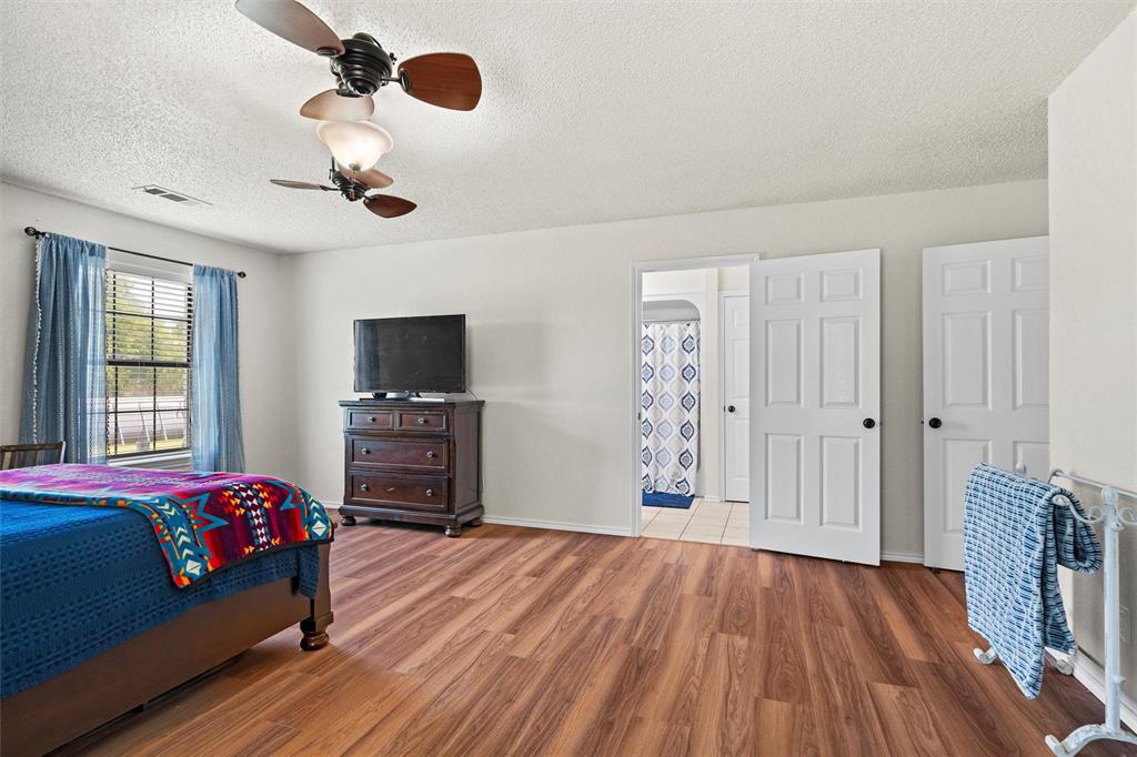 Whitney, Texas, 76692, United States, 4 Bedrooms Bedrooms, ,3 BathroomsBathrooms,Residential,For Sale,1890428