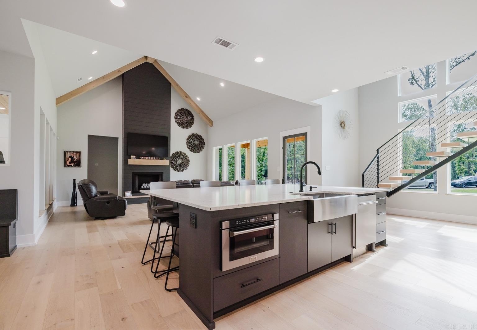 Benton, Arkansas, 72019, United States, 5 Bedrooms Bedrooms, ,3 BathroomsBathrooms,Residential,For Sale,1977708