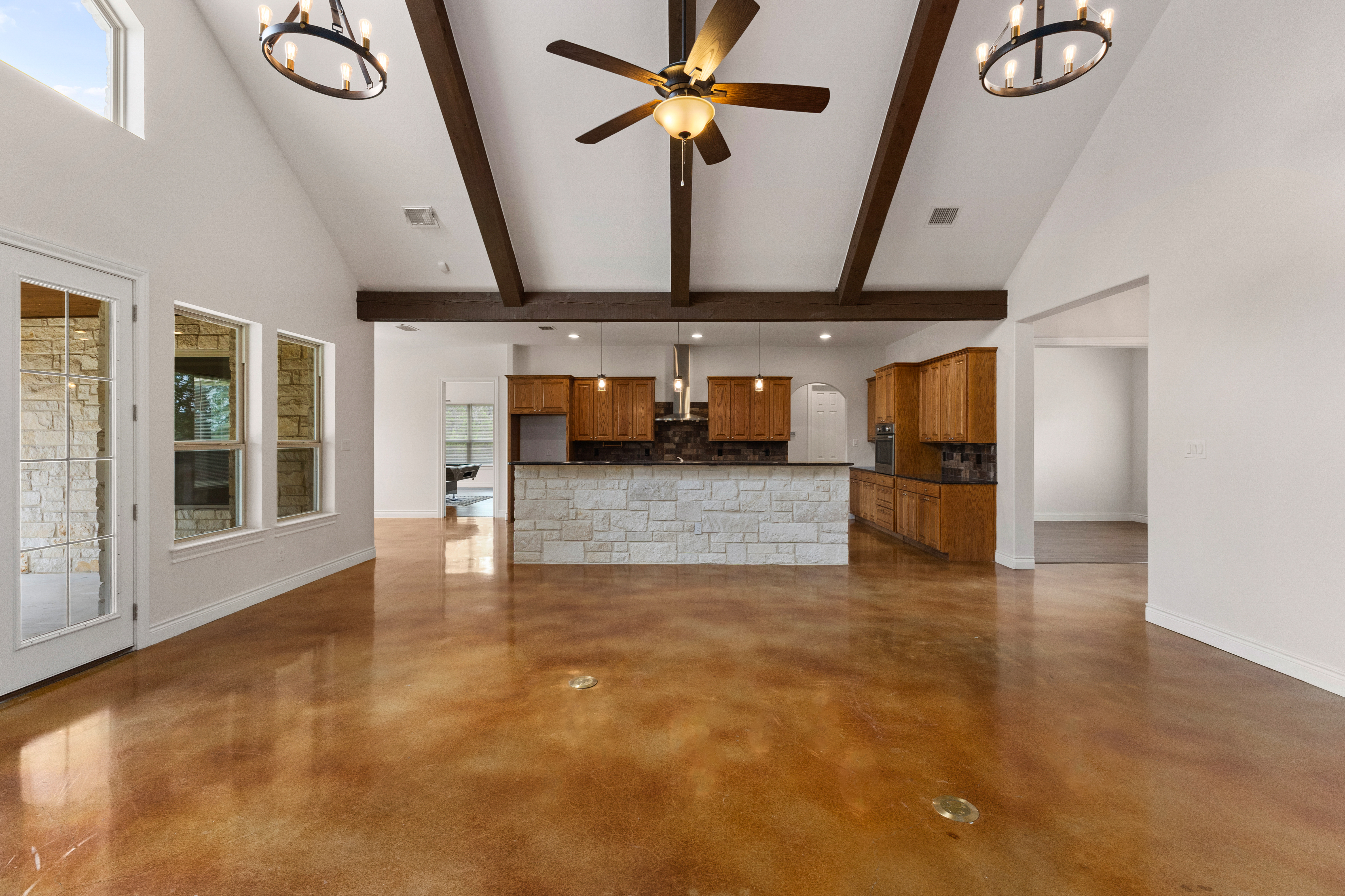  One Story Bulverde Home with Workshop on 6.5 Acres - 物件實景