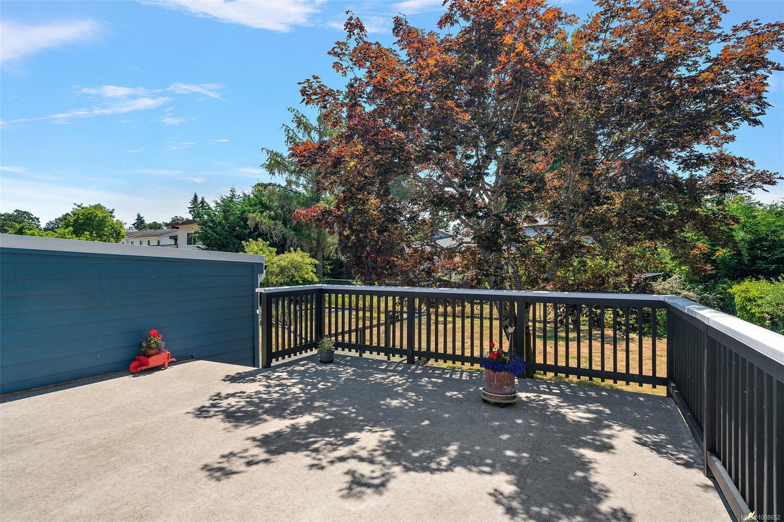 SAANICH, British Columbia, V8N 2E2, CA, 4 Bedrooms Bedrooms, ,Residential,For Sale,1949175