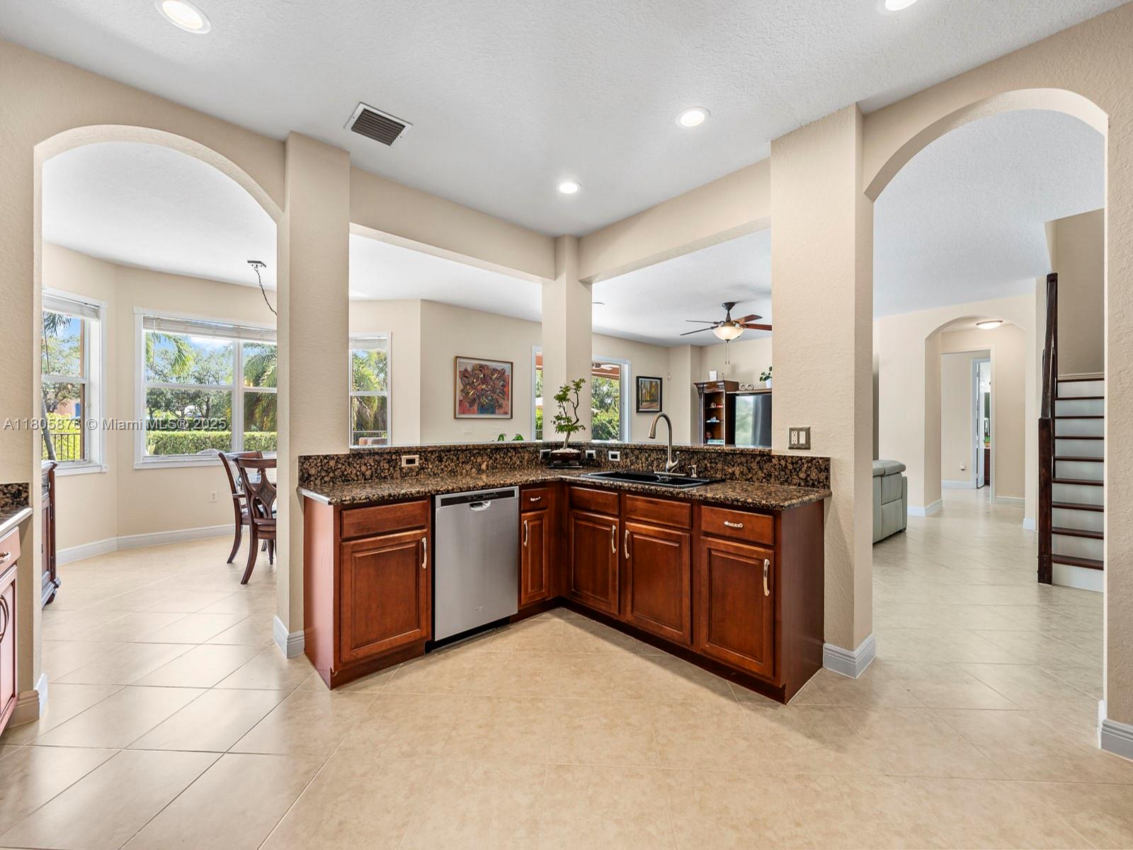 Weston, Florida, 33332, United States, 5 Bedrooms Bedrooms, ,5 BathroomsBathrooms,Residential,For Sale,1826480