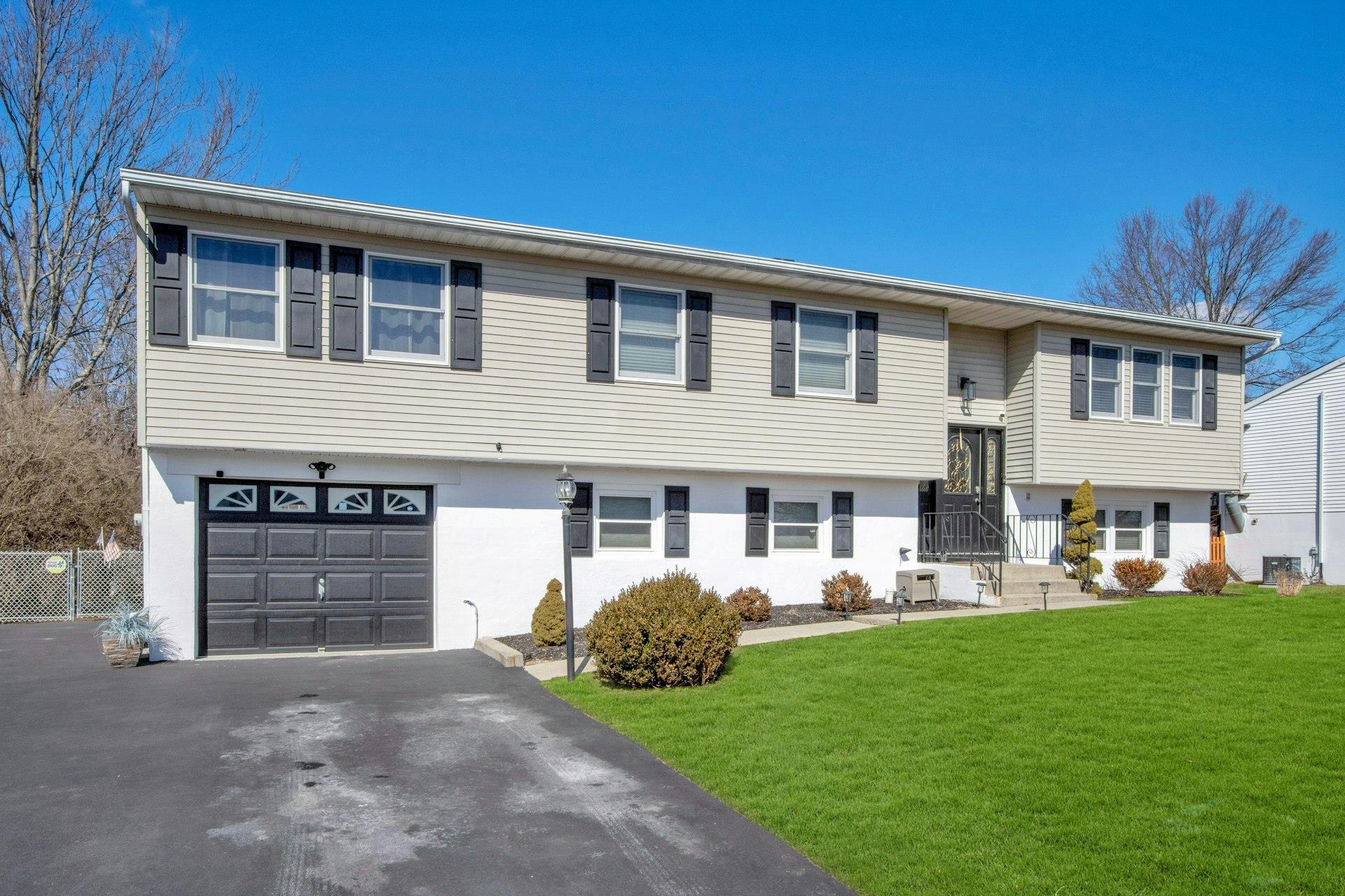 Washingtonville, New York, 10992, United States, 4 Bedrooms Bedrooms, ,2 BathroomsBathrooms,Residential,For Sale,1888612