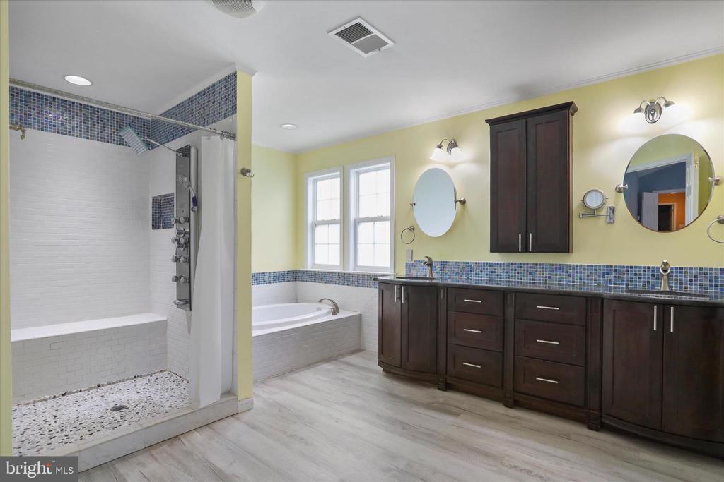 Bunker Hill, West Virginia, 25413, United States, 4 Bedrooms Bedrooms, ,4 BathroomsBathrooms,Residential,For Sale,1991457