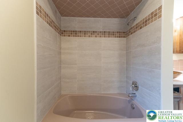 Bethlehem Twp, Pennsylvania, 18020, United States, 4 Bedrooms Bedrooms, ,3 BathroomsBathrooms,Residential,For Sale,1895481