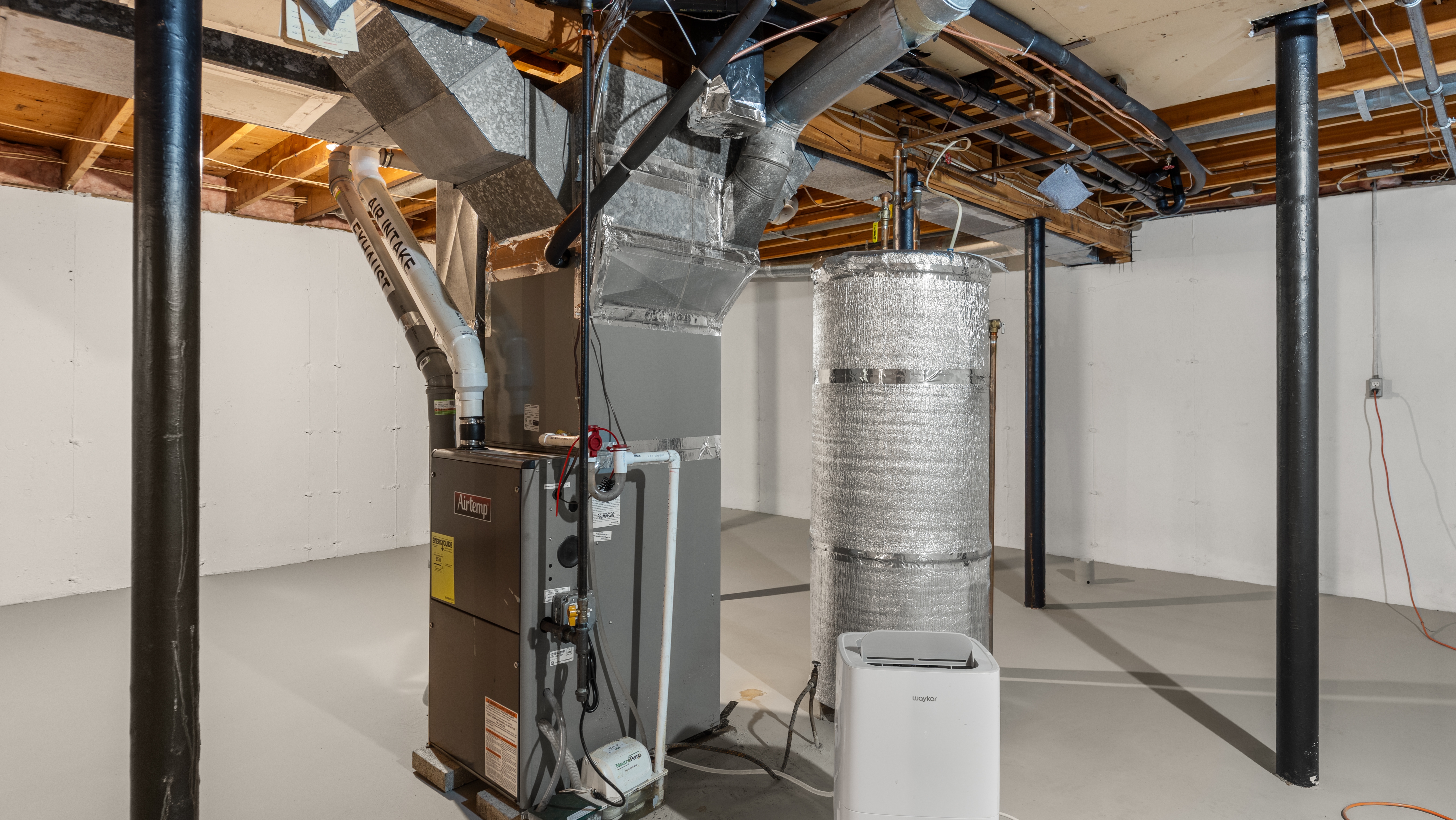  Stunning 2.4-Acre Retreat in Cornwall Estates: Updated & Move-In Ready - 物件實景