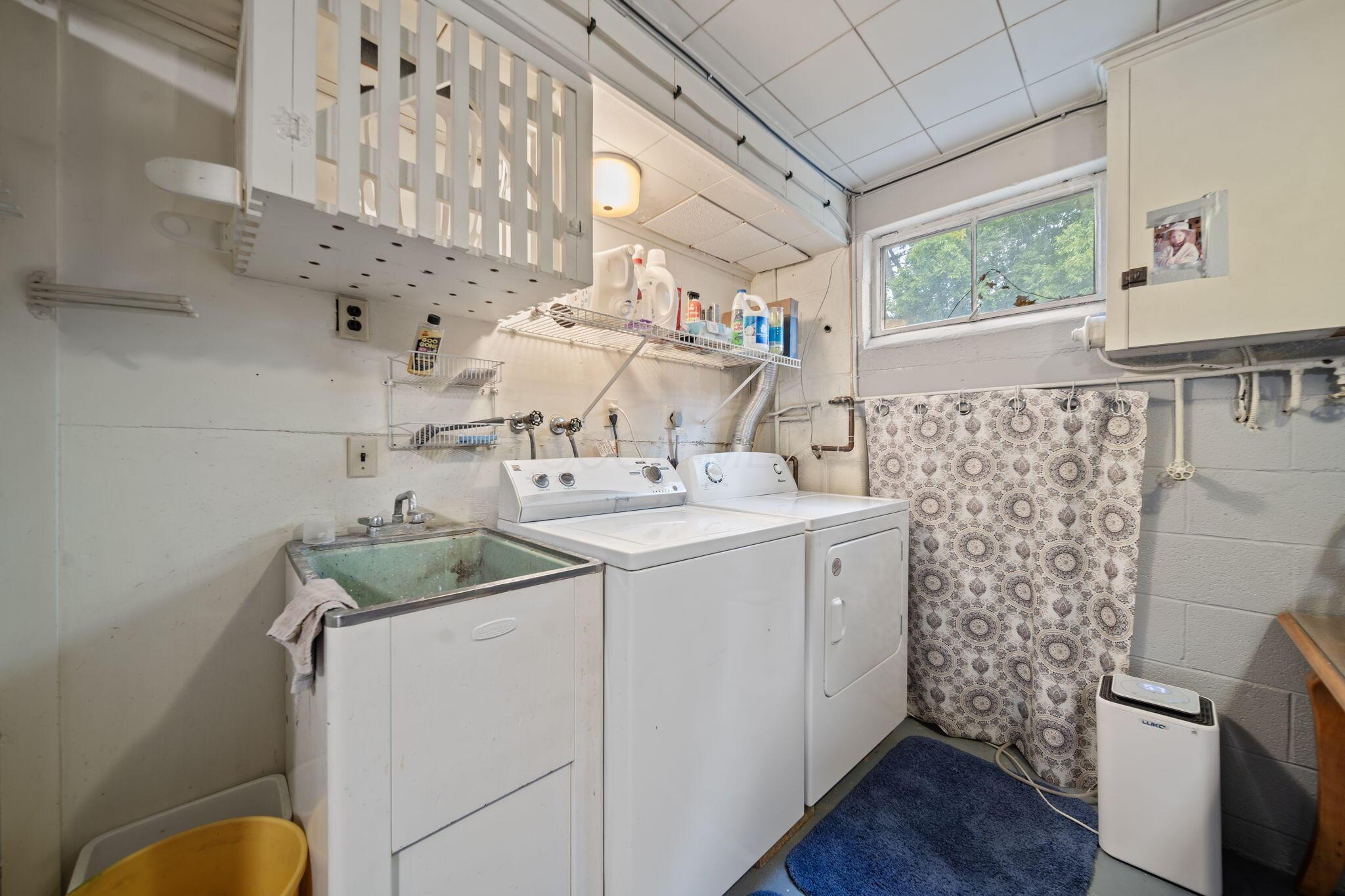 Columbus, Ohio, 43221, United States, 3 Bedrooms Bedrooms, ,4 BathroomsBathrooms,Residential,For Sale,1951333