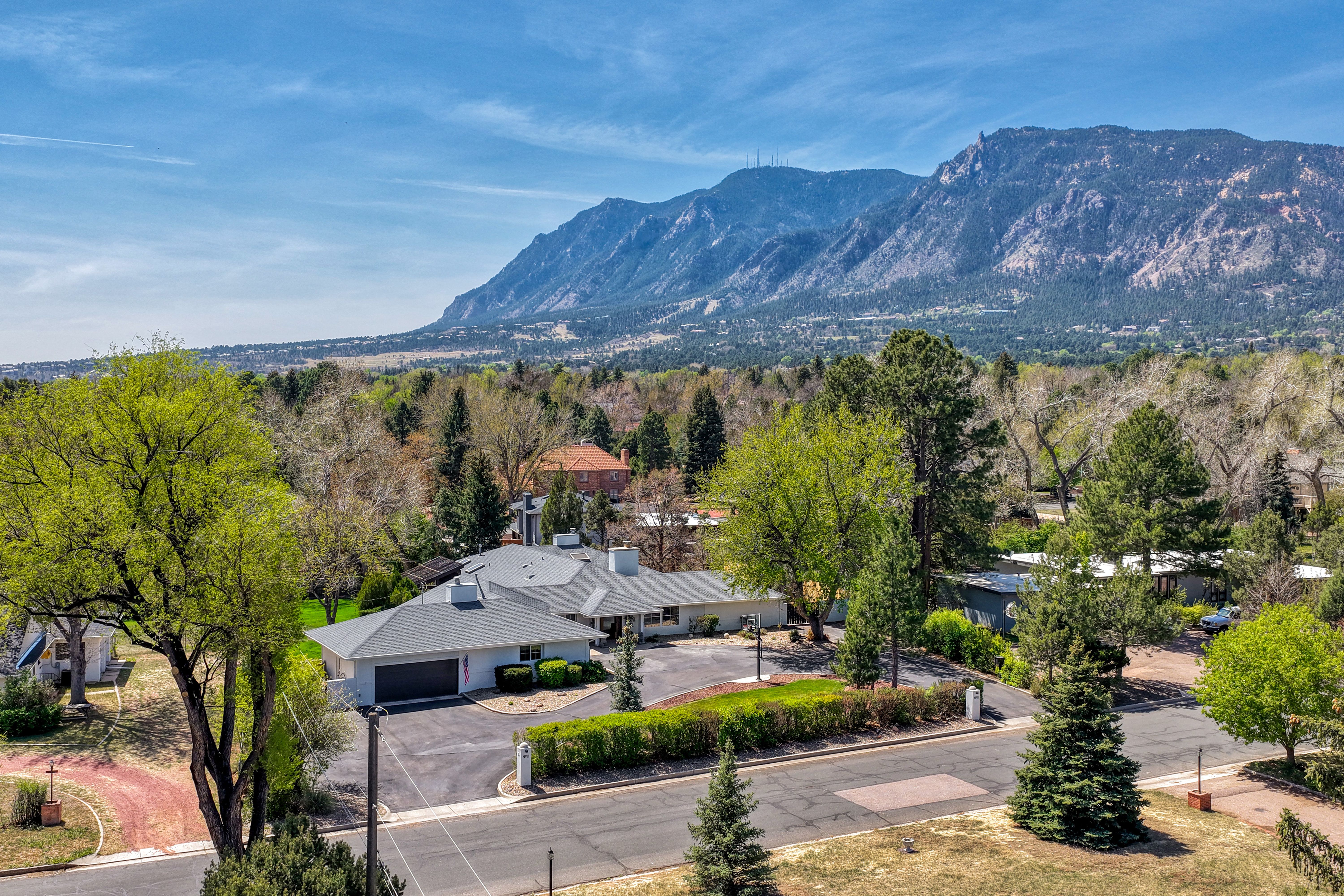 Elevated Broadmoor Masterpiece on Polo Drive - 物件實景