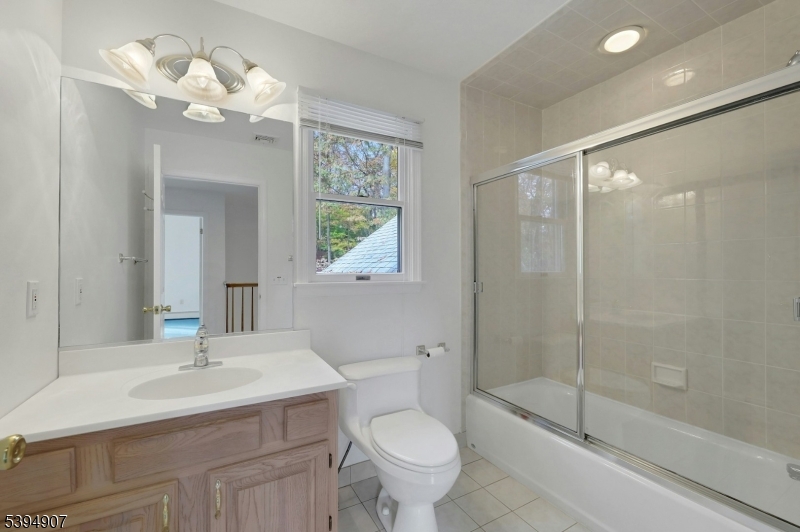 Wayne Twp., New Jersey, 07470, United States, 4 Bedrooms Bedrooms, ,4 BathroomsBathrooms,Residential,For Sale,1989007