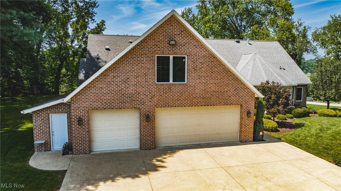 Vienna, West Virginia, 26105, United States, 4 Bedrooms Bedrooms, ,3 BathroomsBathrooms,Residential,For Sale,1902591