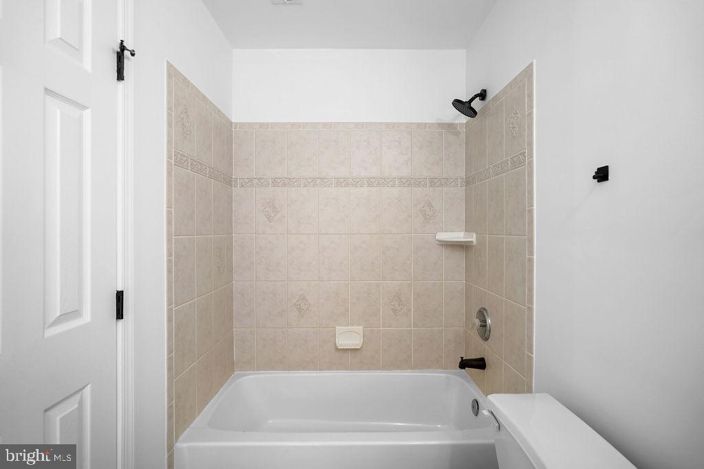 Upper Marlboro, Maryland, 20772, United States, 5 Bedrooms Bedrooms, ,4 BathroomsBathrooms,Residential,For Sale,1988890