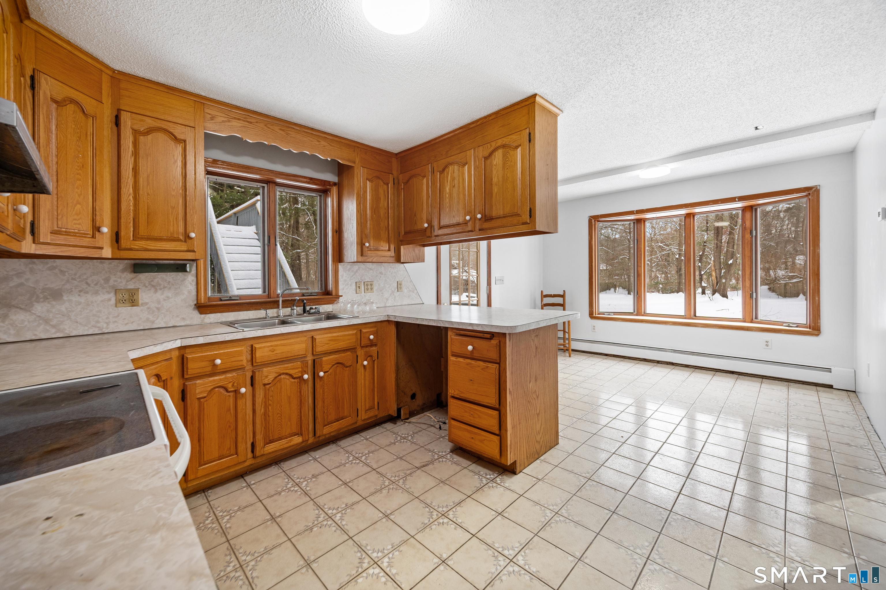 Southington, Connecticut, 06489, United States, 5 Bedrooms Bedrooms, ,3 BathroomsBathrooms,Residential,For Sale,2007439