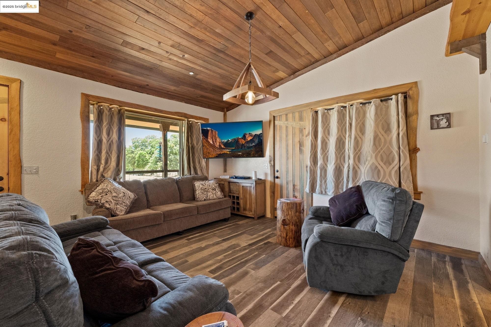 Chinese Camp, California, 95309, United States, 1 Bedroom Bedrooms, ,2 BathroomsBathrooms,Residential,For Sale,1975646