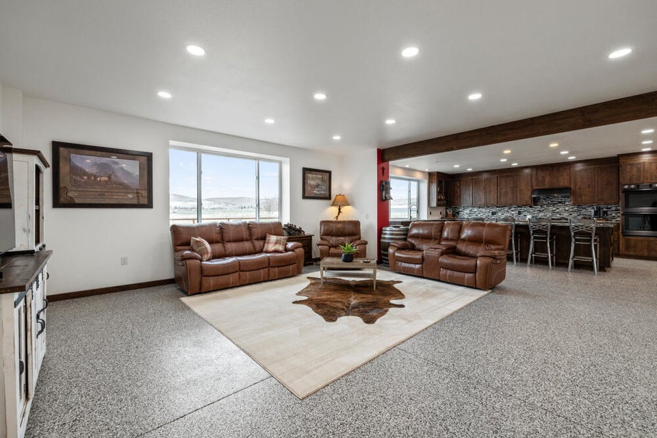 Klamath Falls, Oregon, 97603, United States, 3 Bedrooms Bedrooms, ,3 BathroomsBathrooms,Residential,For Sale,1878382