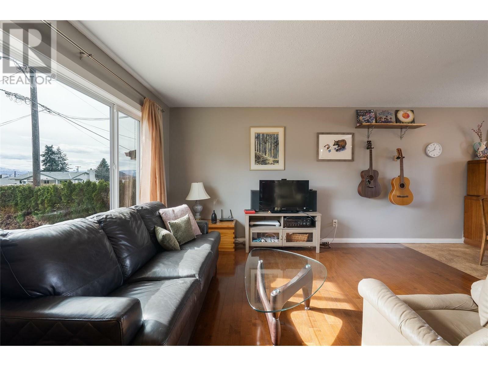 KELOWNA, British Columbia, V1X 6M4, CA, 3 Bedrooms Bedrooms, ,2 BathroomsBathrooms,Residential,For Sale,1836939