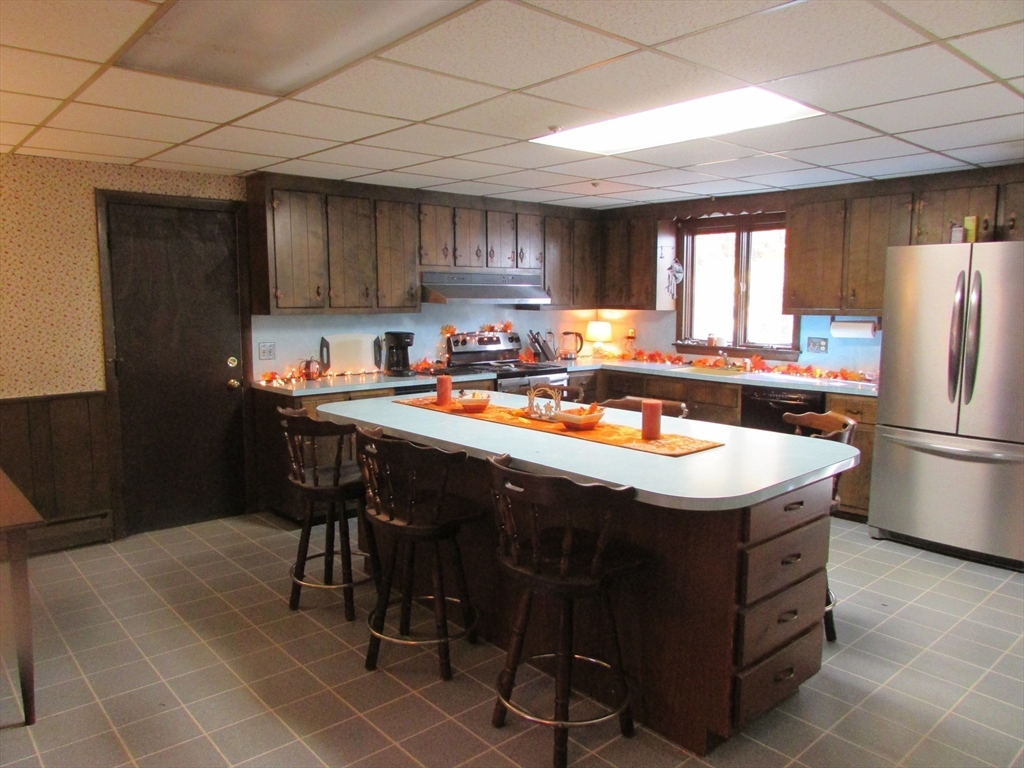 Attleboro, Massachusetts, 02703, United States, 4 Bedrooms Bedrooms, ,4 BathroomsBathrooms,Residential,For Sale,1974370