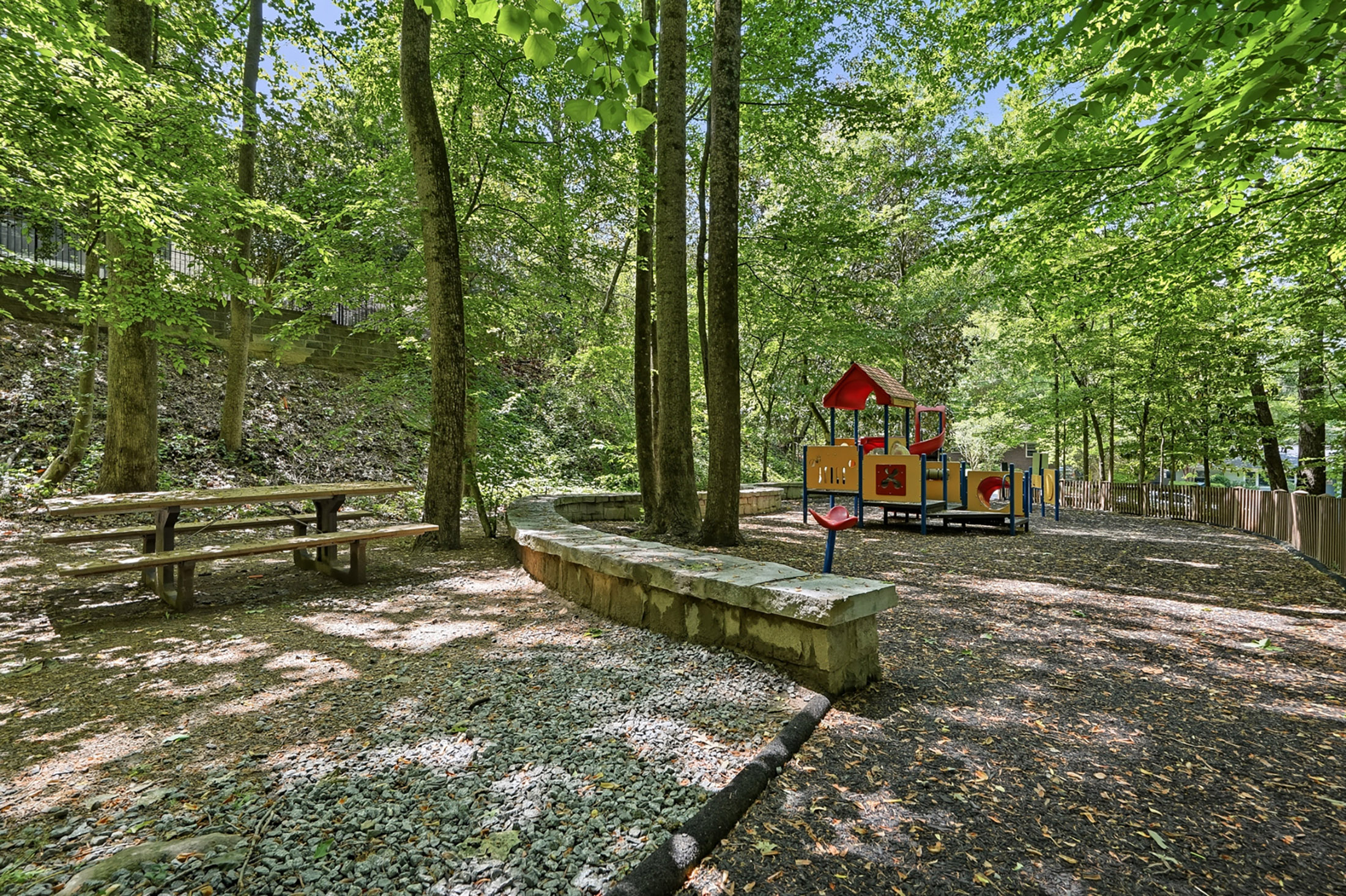  Charming Bungalow Tucked in Sought-After Lavista Park - 物件實景