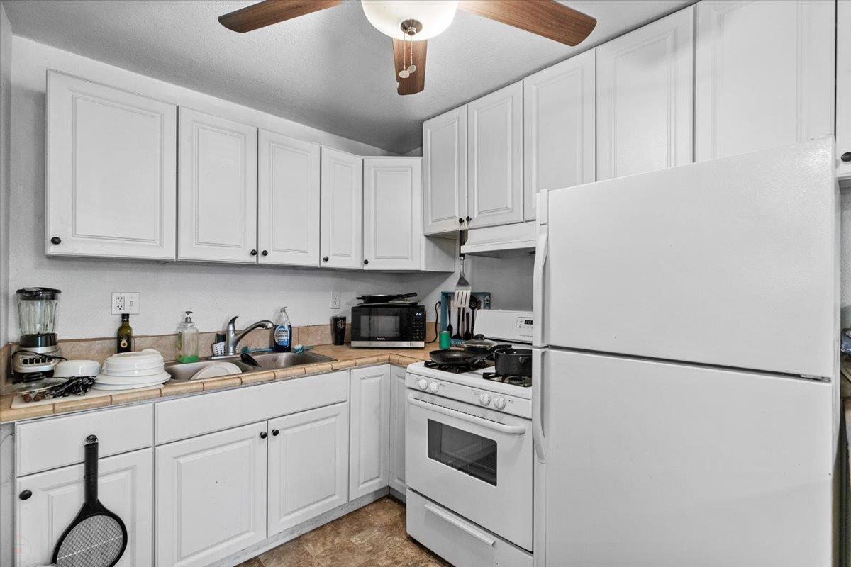 Escalon, California, 95320, United States, 6 Bedrooms Bedrooms, ,3 BathroomsBathrooms,Residential,For Sale,1977867