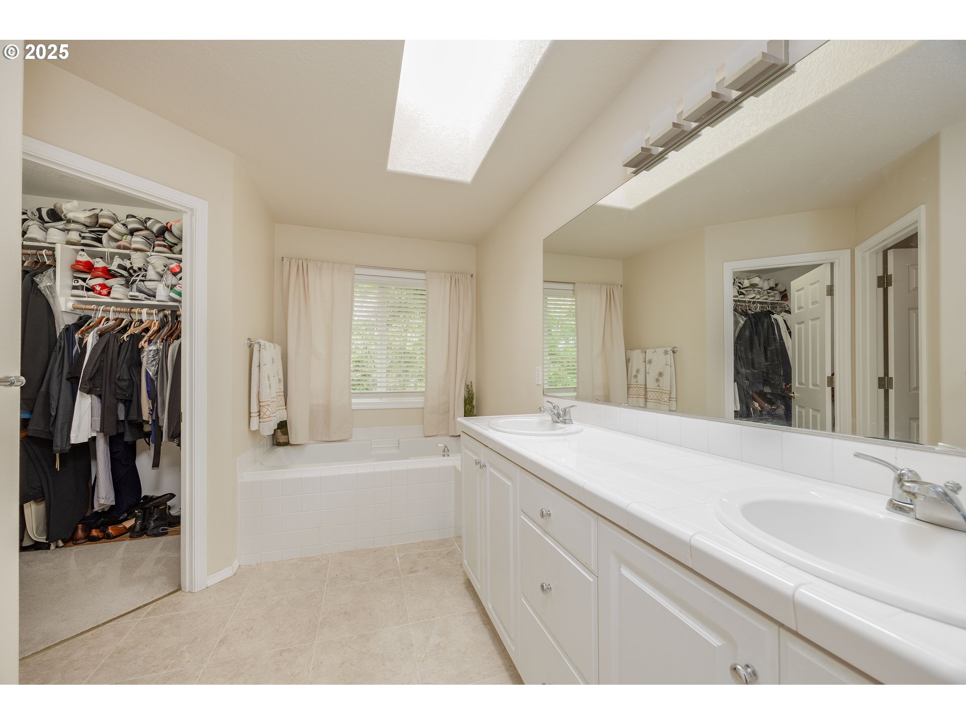 Portland, Oregon, 97229, United States, 4 Bedrooms Bedrooms, ,2 BathroomsBathrooms,Residential,For Sale,1877425