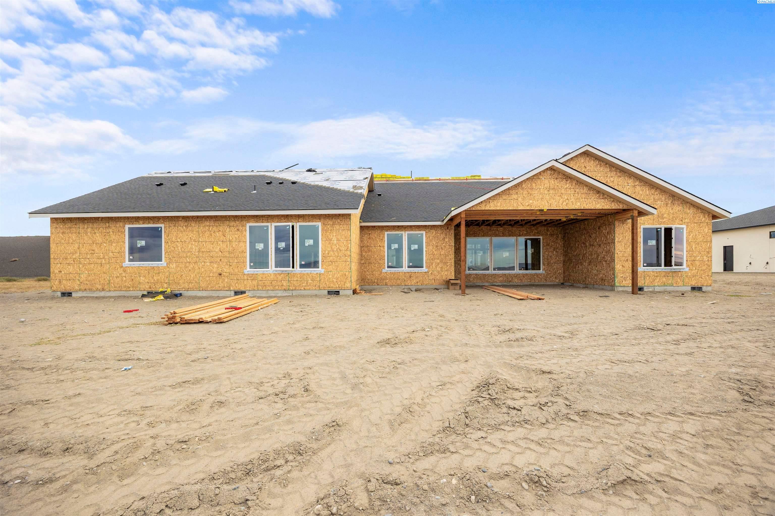 Pasco, Washington, 99301, United States, 4 Bedrooms Bedrooms, ,2 BathroomsBathrooms,Residential,For Sale,1978072