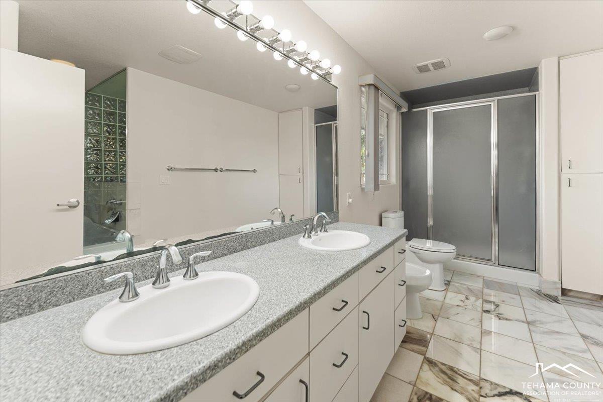 Red Bluff, California, 96080-0000, United States, 4 Bedrooms Bedrooms, ,4 BathroomsBathrooms,Residential,For Sale,1906504