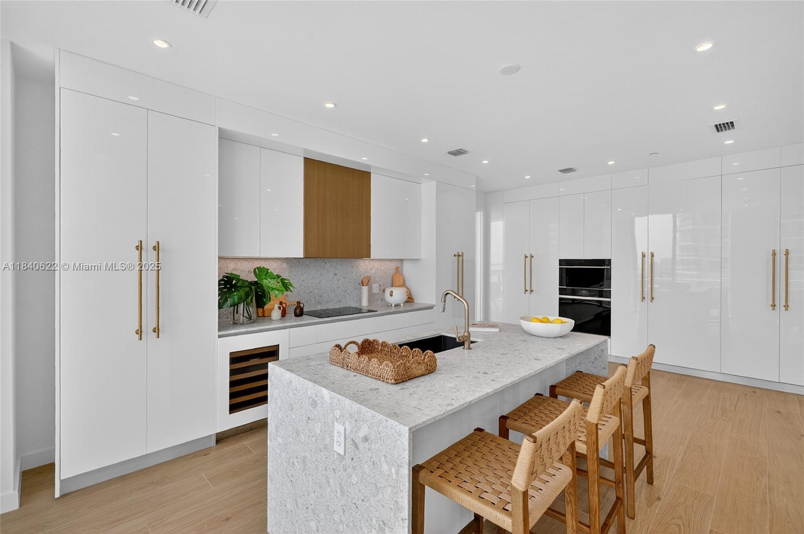 Miami, Florida, 33133, United States, 4 Bedrooms Bedrooms, ,4 BathroomsBathrooms,Residential,For Sale,1898315