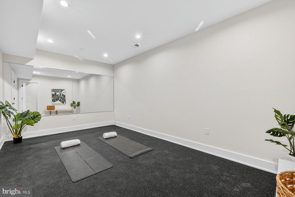 Kensington, Maryland, 20895, United States, 5 Bedrooms Bedrooms, ,5 BathroomsBathrooms,Residential,For Sale,2048532