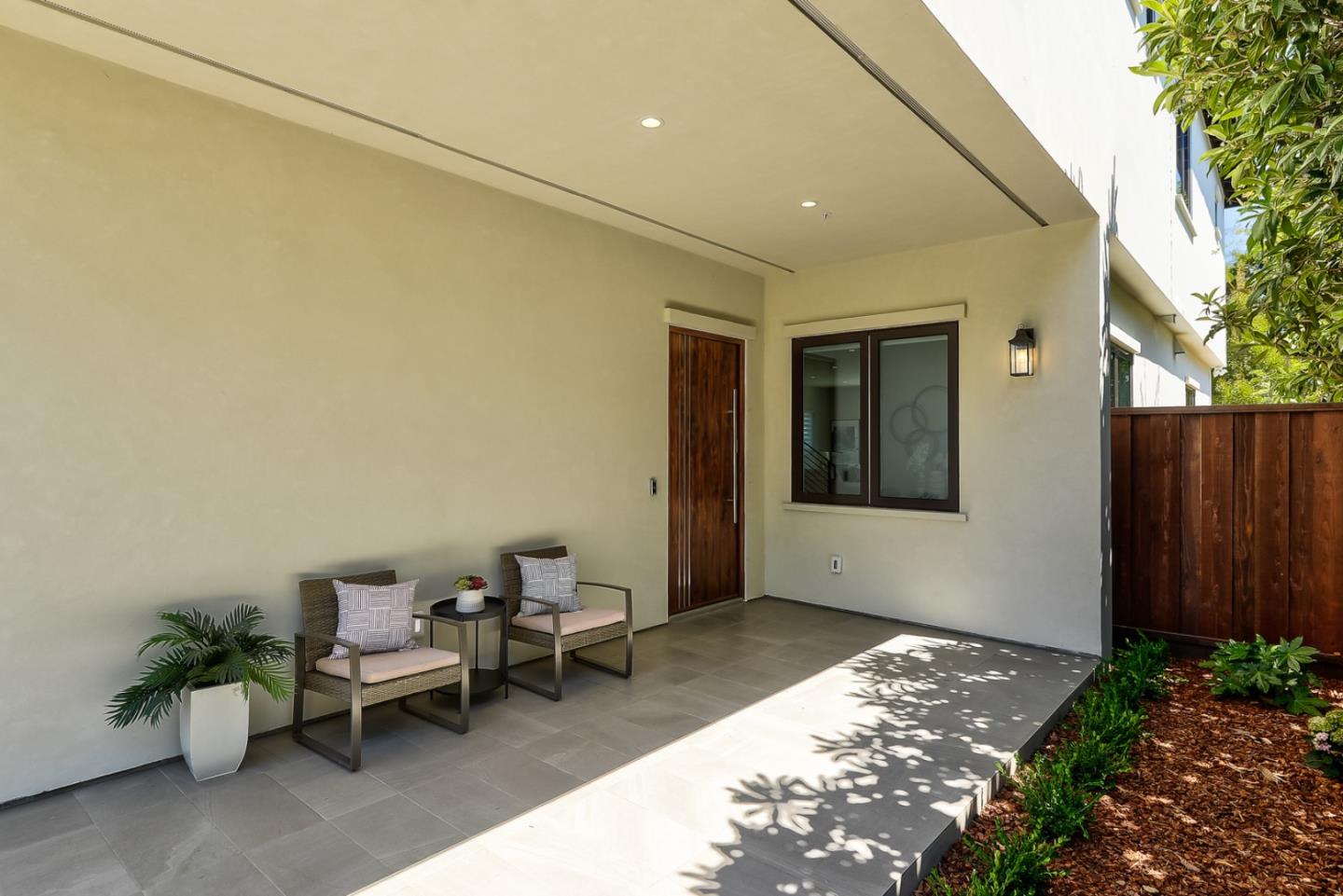 Menlo Park, California, 94025, United States, 5 Bedrooms Bedrooms, ,6 BathroomsBathrooms,Residential,For Sale,1927394