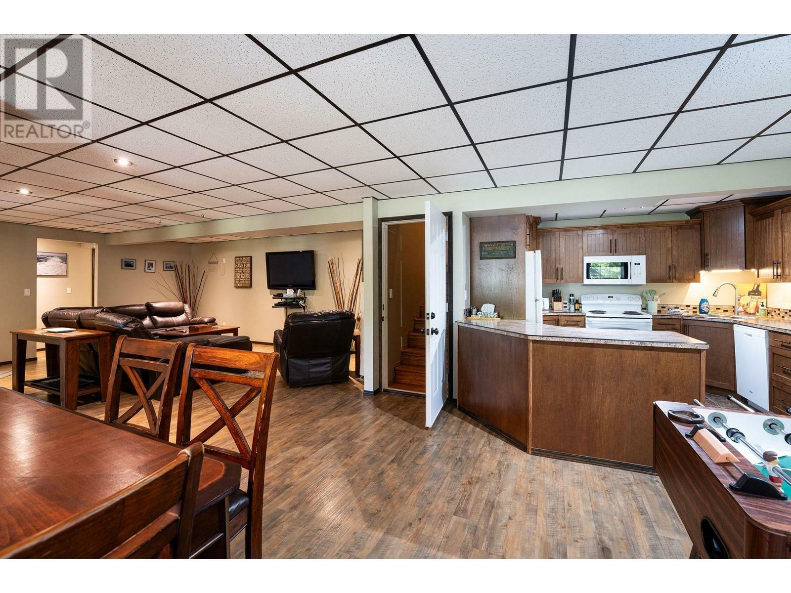REVELSTOKE, British Columbia, V0E 2S0, CA, 4 Bedrooms Bedrooms, ,3 BathroomsBathrooms,Residential,For Sale,1838375