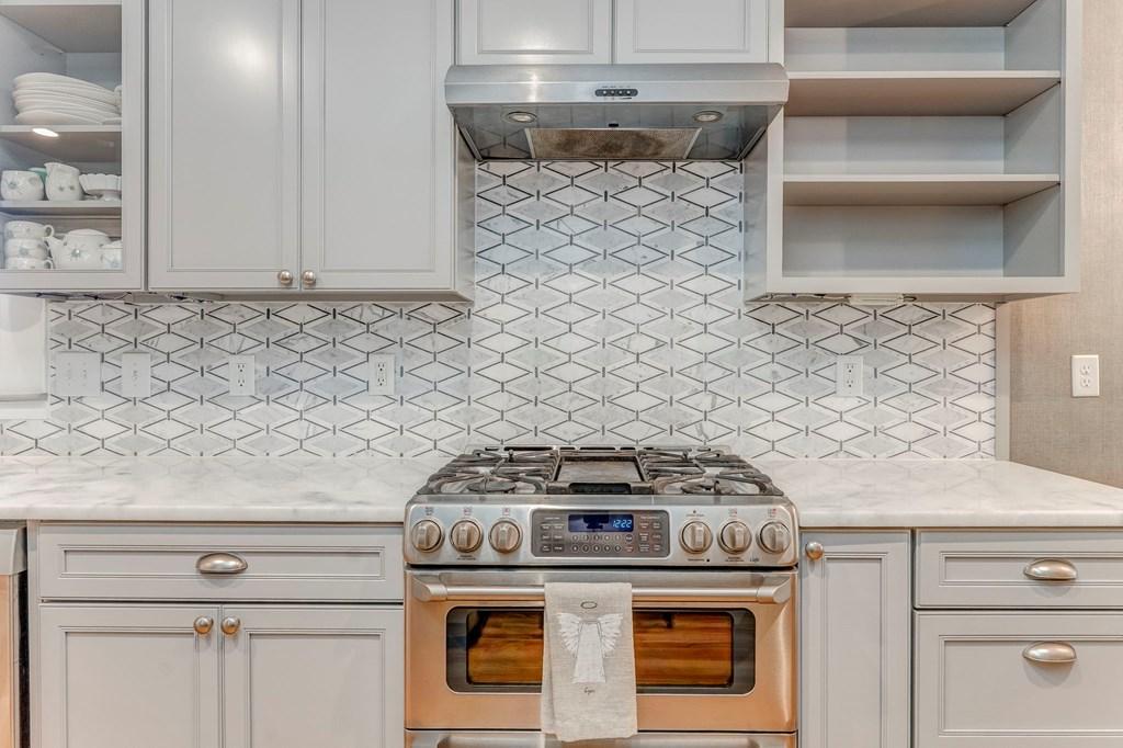 DALTON, Georgia, 30720, United States, 3 Bedrooms Bedrooms, ,4 BathroomsBathrooms,Residential,For Sale,1966909