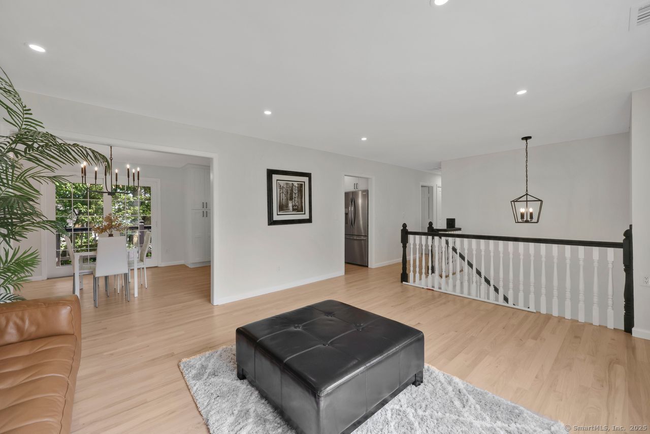 Milford, Connecticut, 06460, United States, 4 Bedrooms Bedrooms, ,3 BathroomsBathrooms,Residential,For Sale,1906885