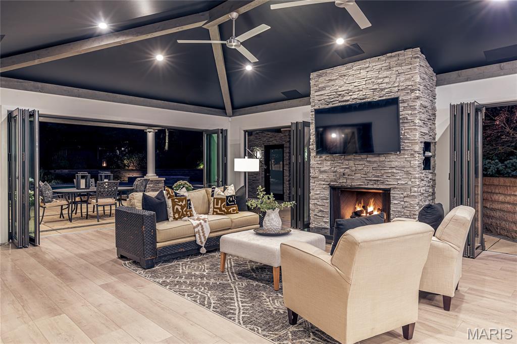 Town and Country, Missouri, 63141, United States, 5 Bedrooms Bedrooms, ,7 BathroomsBathrooms,Residential,For Sale,1966685