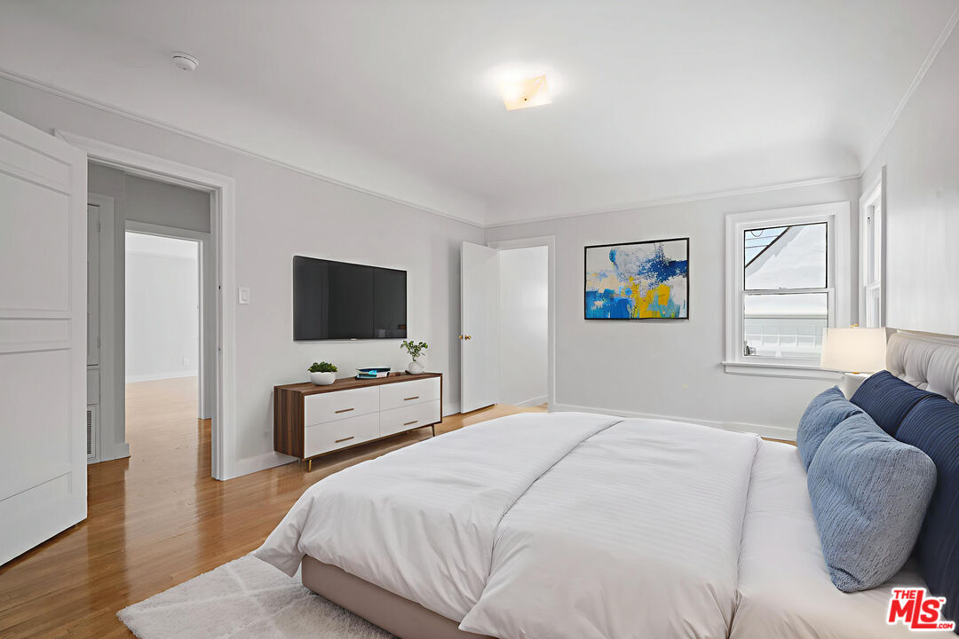 Los Angeles, California, 90036, United States, 3 Bedrooms Bedrooms, ,3 BathroomsBathrooms,Residential,For Sale,1896825