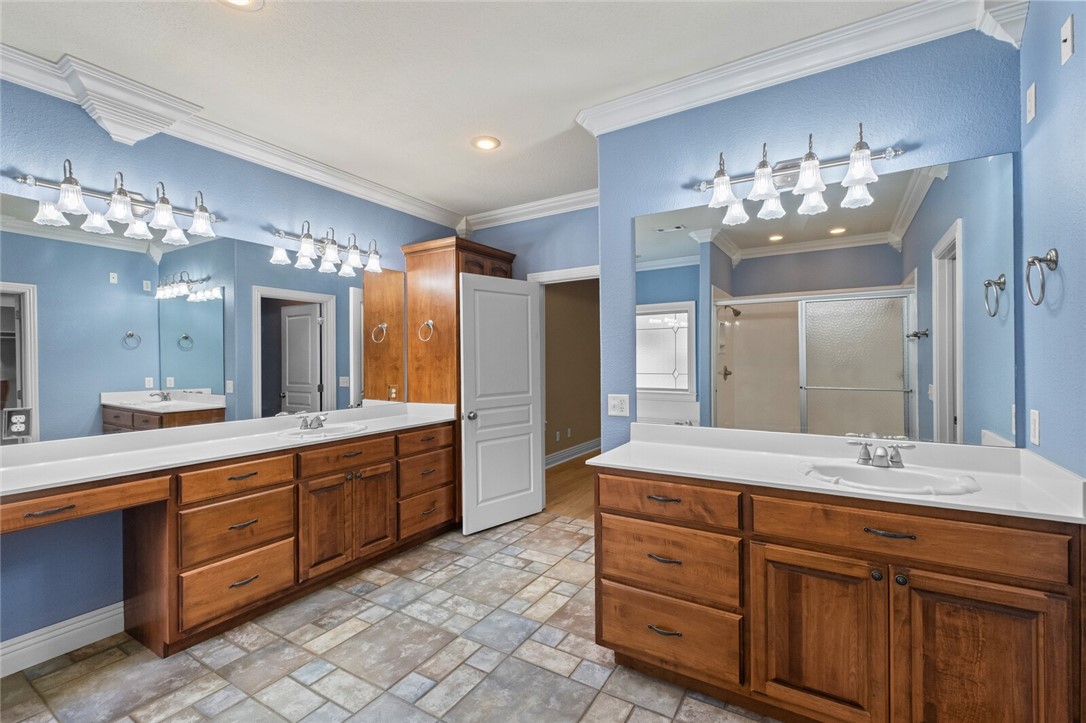 Bentonville, Arkansas, 72712, United States, 4 Bedrooms Bedrooms, ,4 BathroomsBathrooms,Residential,For Sale,1805614