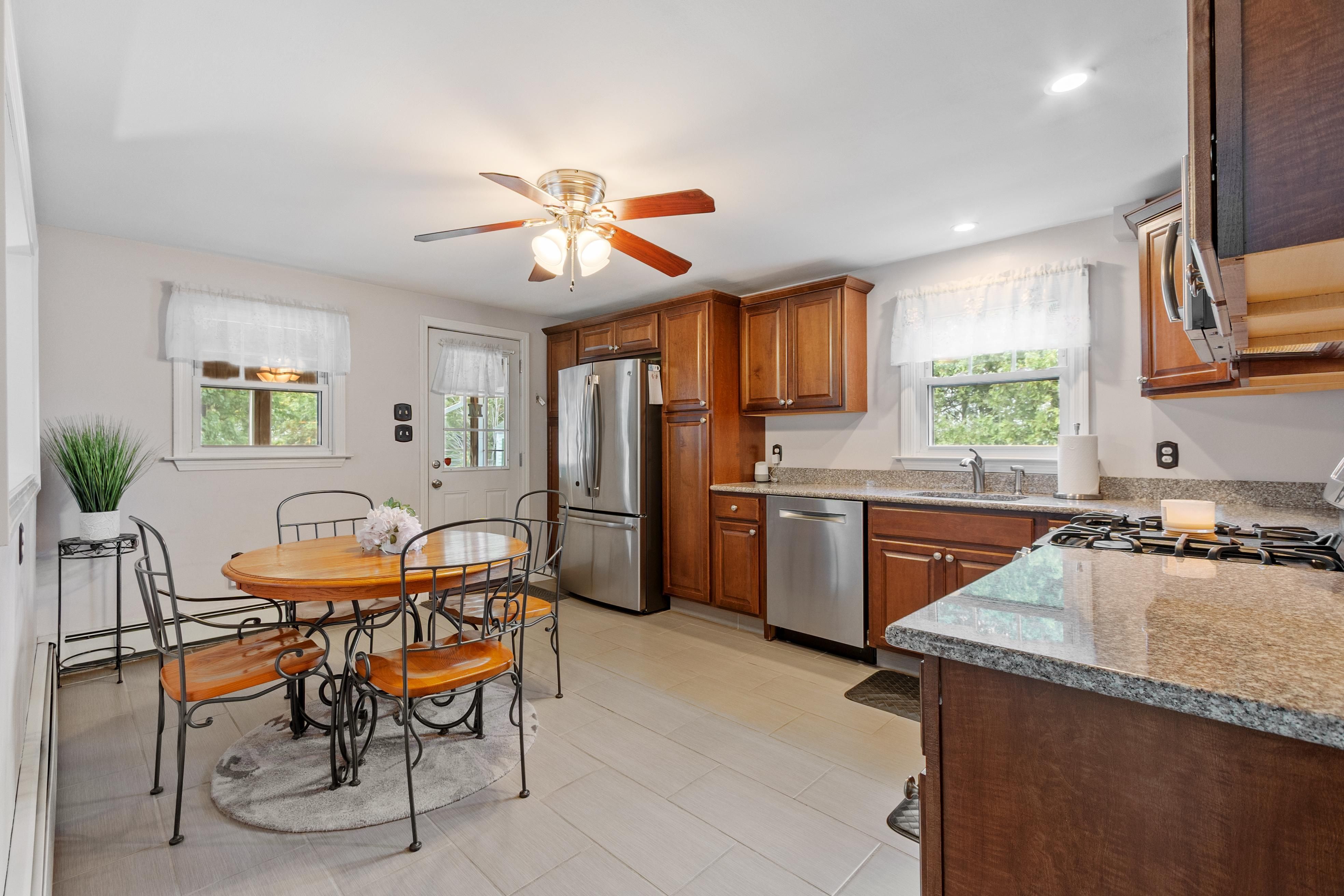  27 Sunset Road, Dracut, MA 01826 - 物件實景