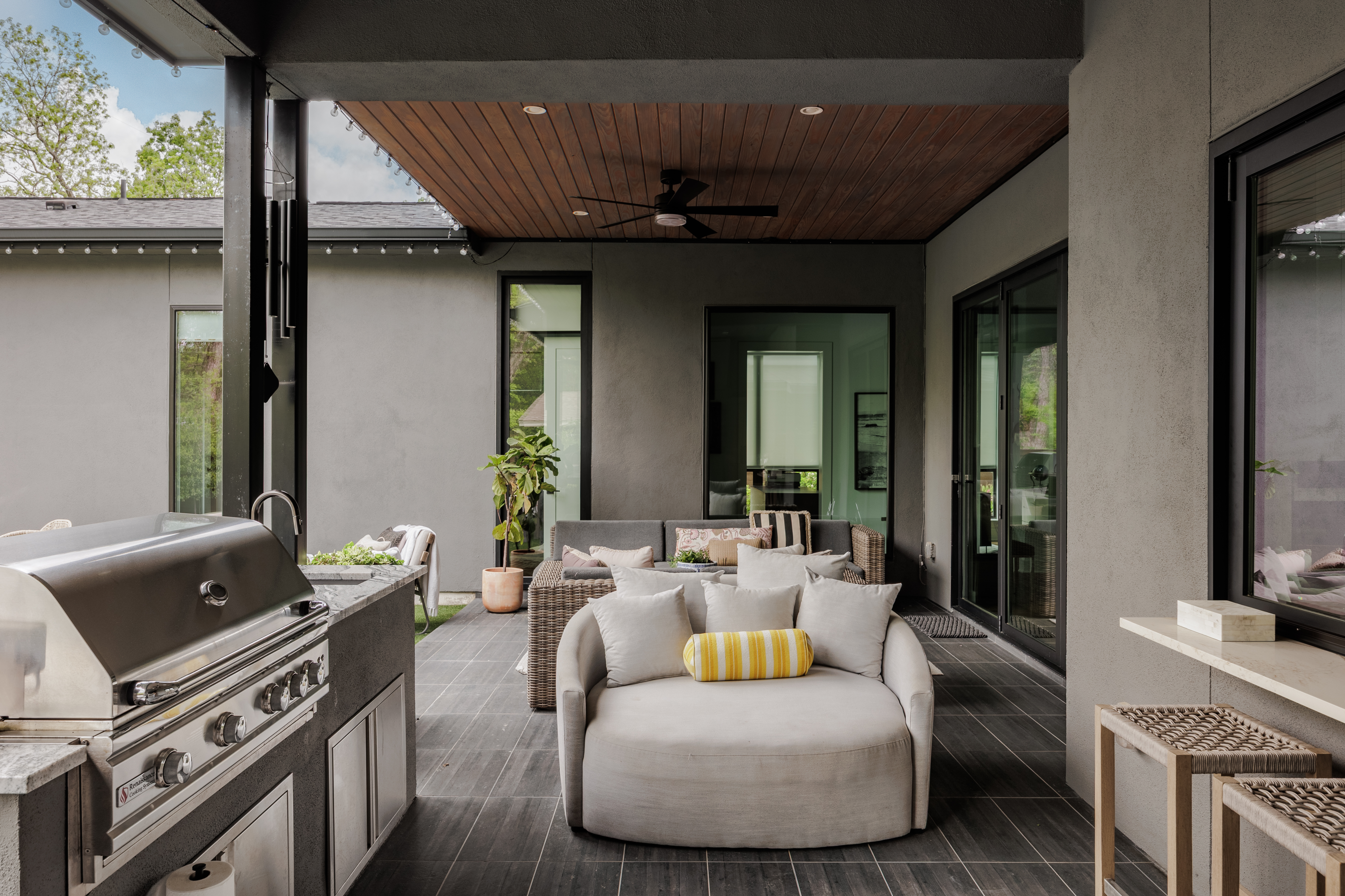  Sophisticated Barton Hills Home Balancing Lively Entertaining with Quiet Retreat - 物件實景