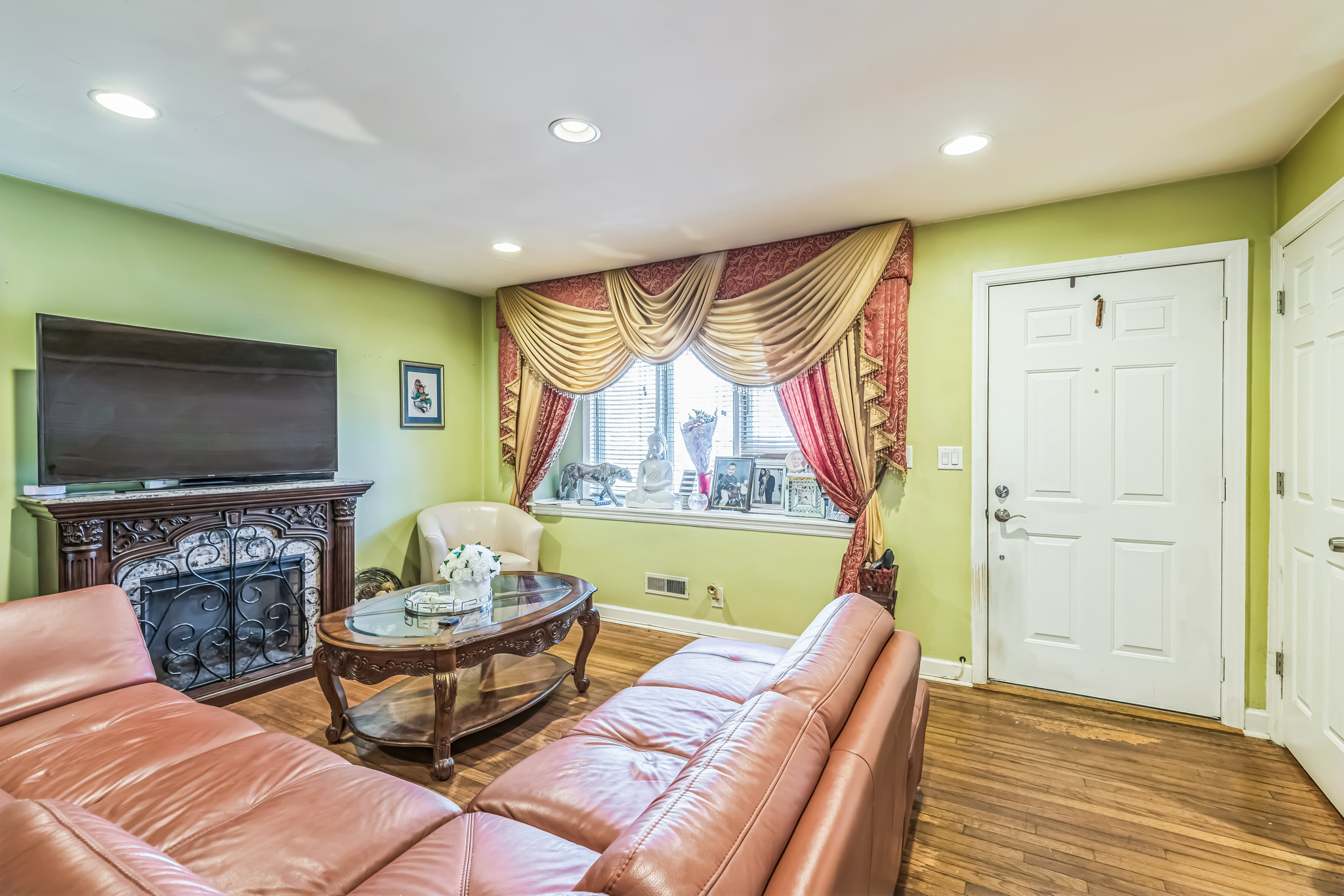 Elmwood Park, New Jersey, 07407, United States, 4 Bedrooms Bedrooms, ,3 BathroomsBathrooms,Residential,For Sale,1921760