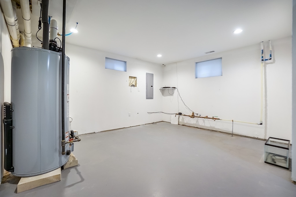 Newton, Massachusetts, 02460, United States, 4 Bedrooms Bedrooms, ,5 BathroomsBathrooms,Residential,For Sale,1982724