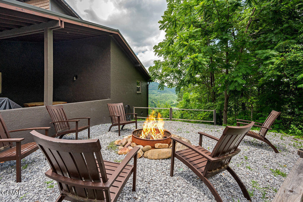 Sevierville, Tennessee, 37876, United States, 4 Bedrooms Bedrooms, ,6 BathroomsBathrooms,Residential,For Sale,2008845