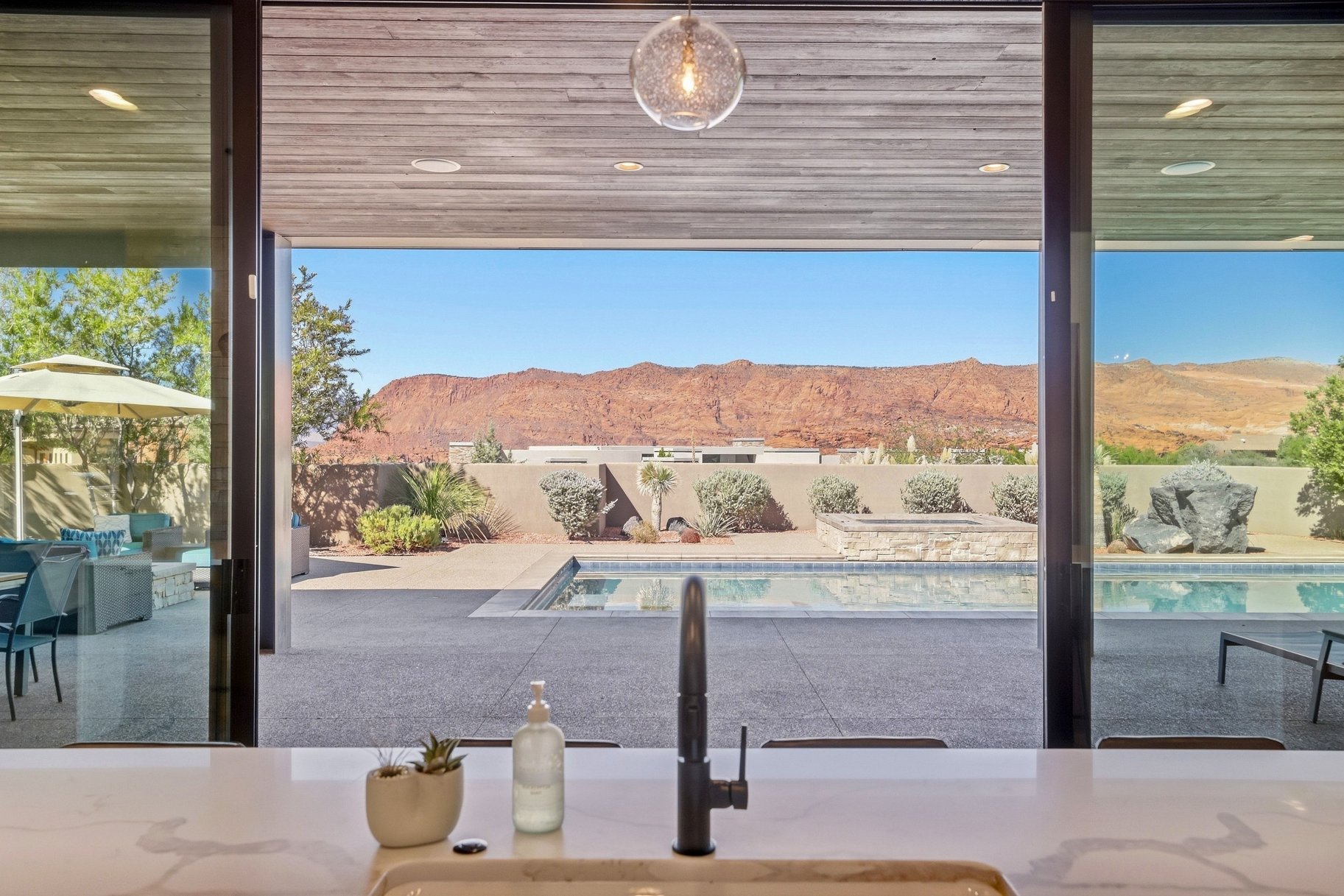  Warm Desert Modern Single Level Living in the Gated side of the Ledges Course - 物件實景