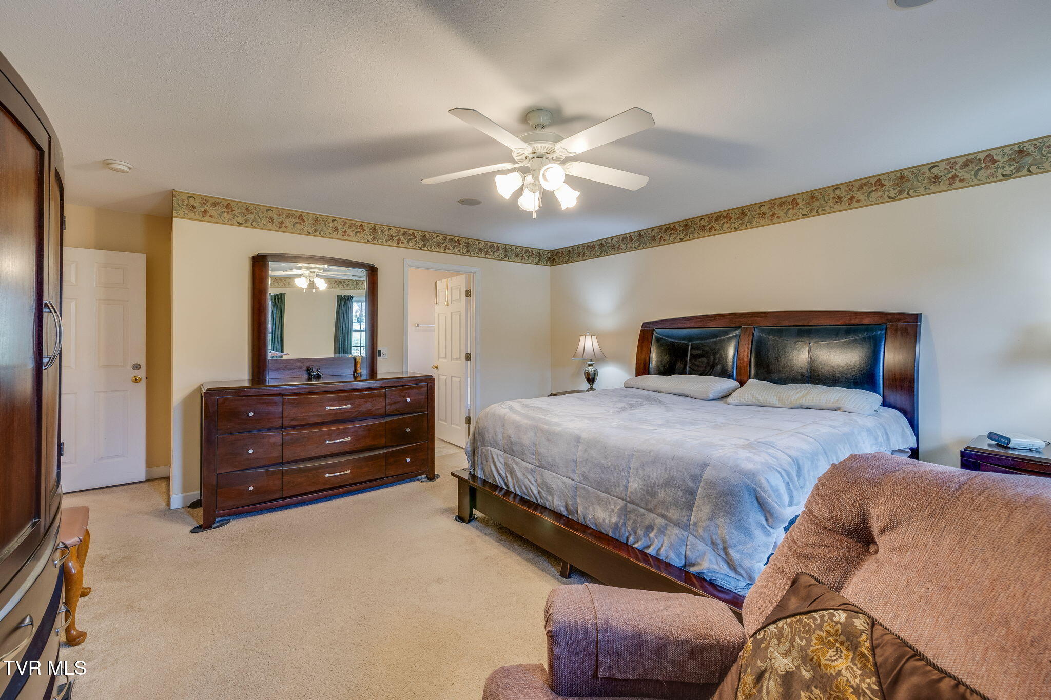 Johnson City, Tennessee, 37601, United States, 5 Bedrooms Bedrooms, ,4 BathroomsBathrooms,Residential,For Sale,2005750