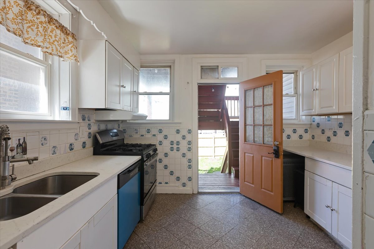 Chicago, Illinois, 60659, United States, 9 Bedrooms Bedrooms, ,Residential,For Sale,1905670