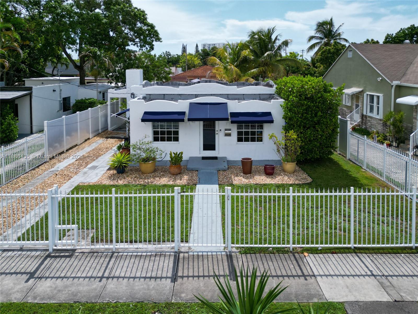 Miami, Florida, 33125, United States, 2 Bedrooms Bedrooms, ,1 BathroomBathrooms,Residential,For Sale,1954935