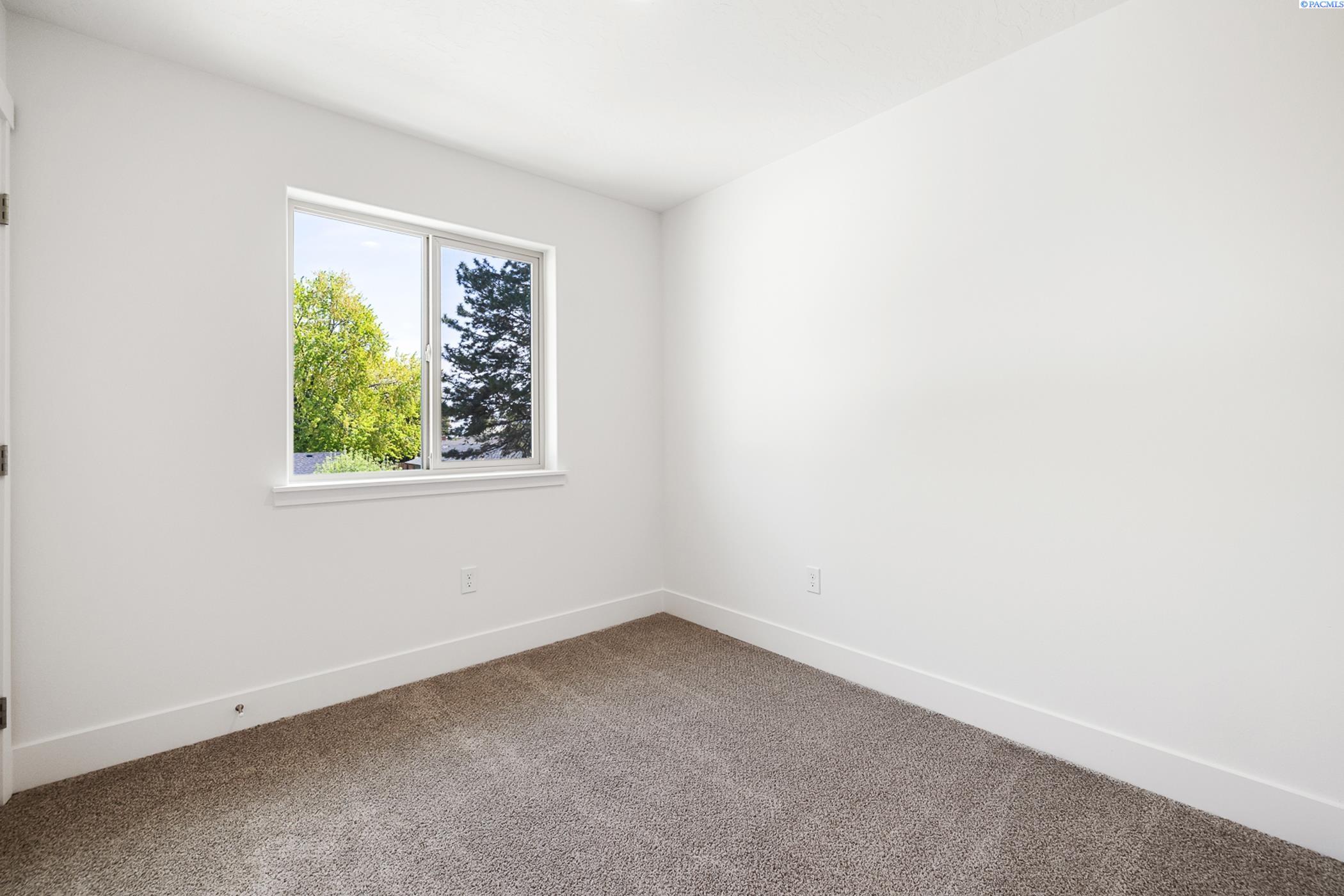 Kennewick, Washington, 99337, United States, 7 Bedrooms Bedrooms, ,Residential,For Sale,1793347