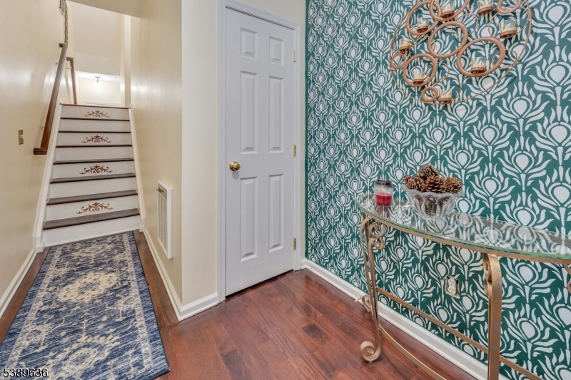 Belleville Twp., New Jersey, 07109, United States, 2 Bedrooms Bedrooms, ,3 BathroomsBathrooms,Residential,For Sale,1960991